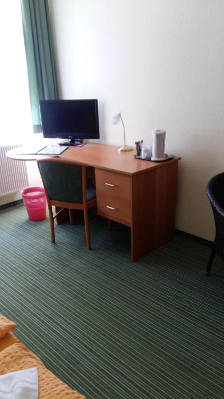 Standard Double Room image 3