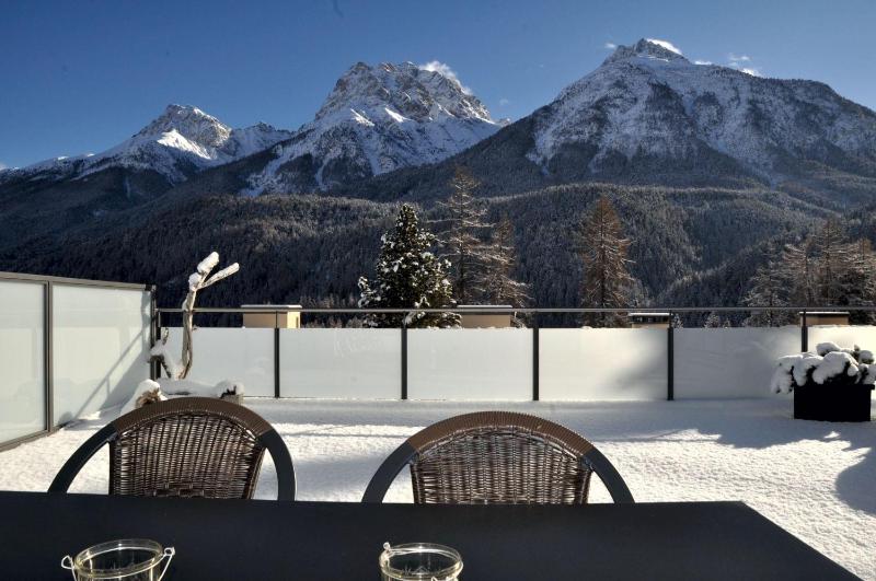 Apartment with Mountain View image 3