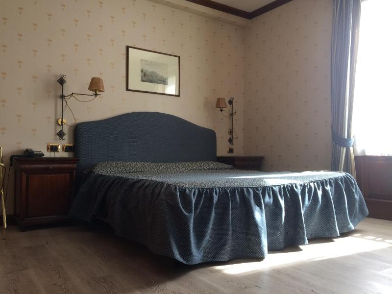 Double Room with Lake View and Terrace image 2