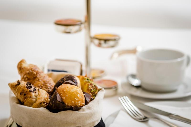 Standard Double Room image 4