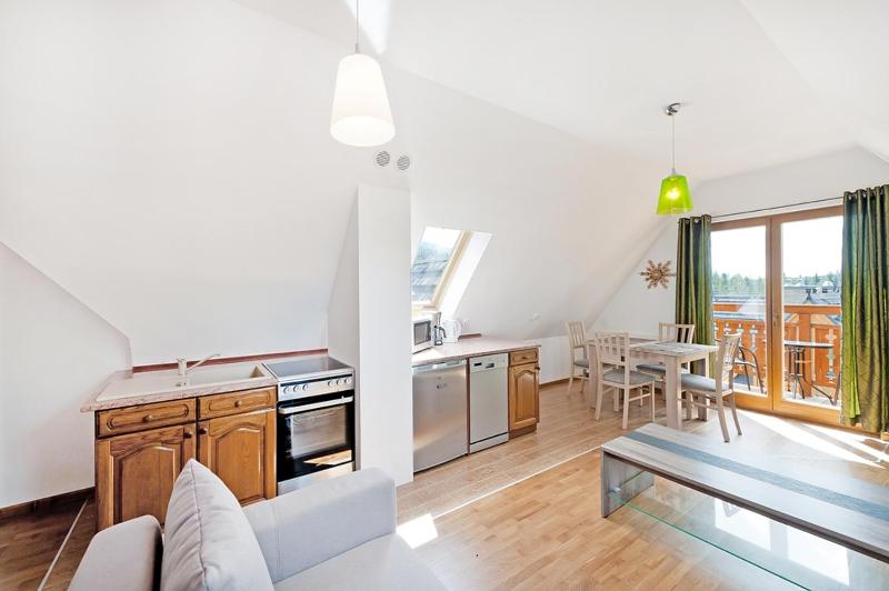 Two-Bedroom Apartment with Mountain View image 4