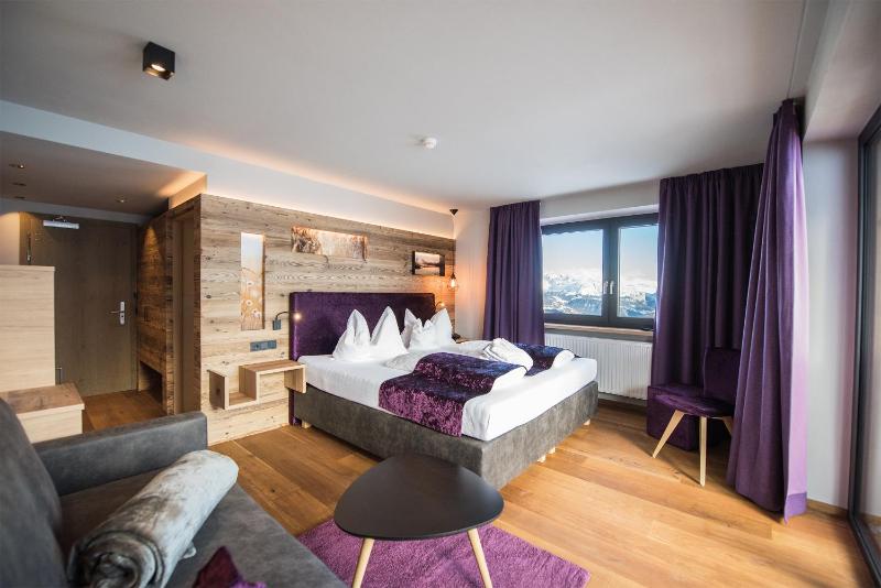 Deluxe Double Room with Bath image 1
