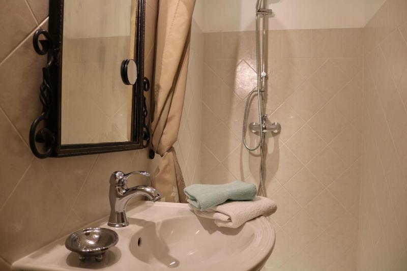 Apartment (6 Adults) image 3