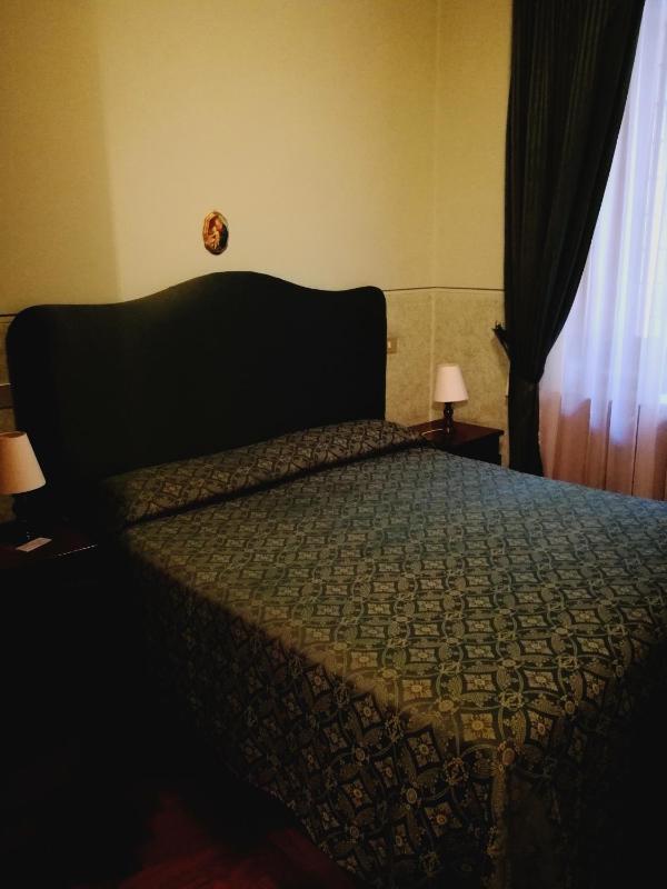 Small Double Room image 2