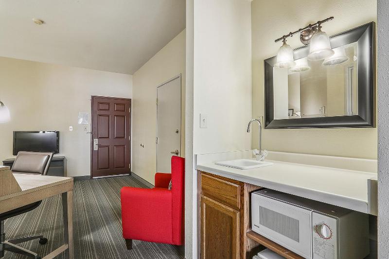 King Suite with Sofa Bed - Non-Smoking image 4