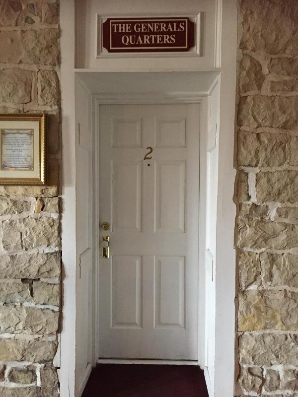 Standard Twin - Generals Quarters image 3