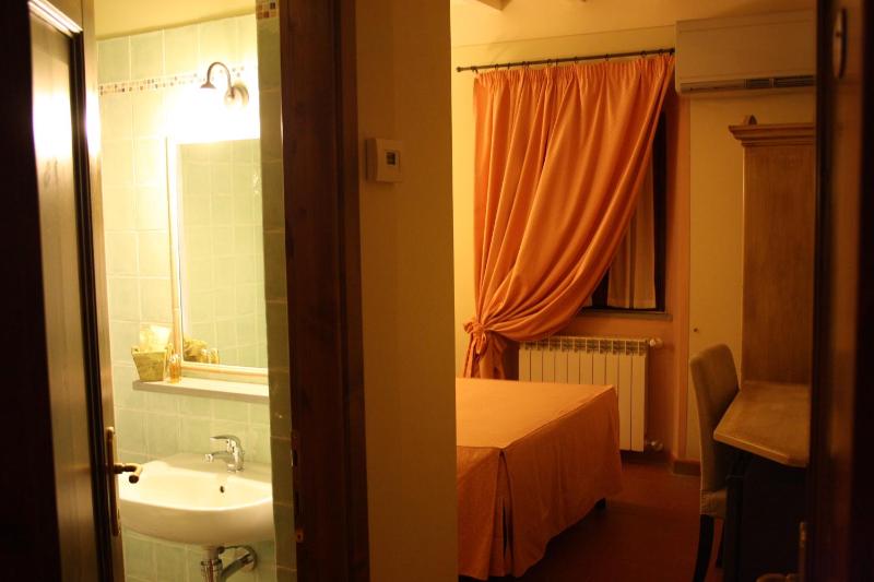 Single Room image 2