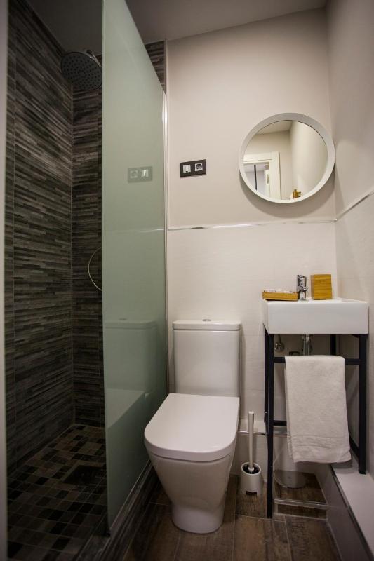 Economy Double Room image 2