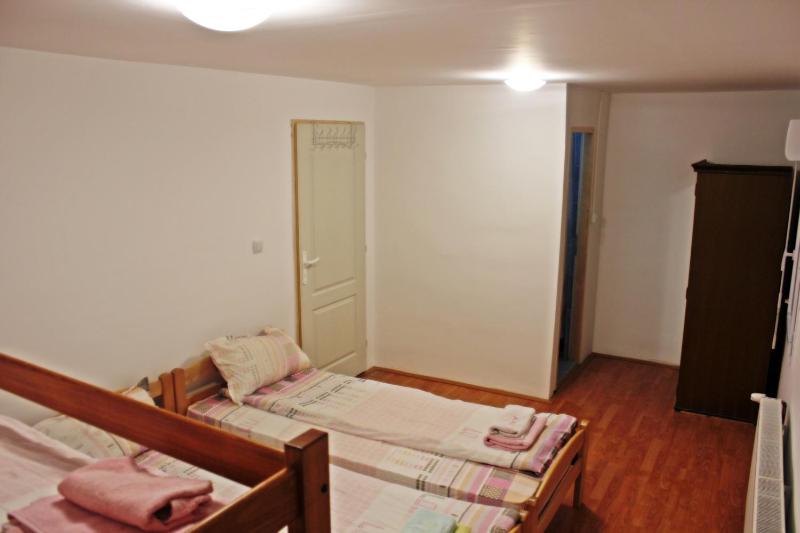 Standard Quadruple Room image 3