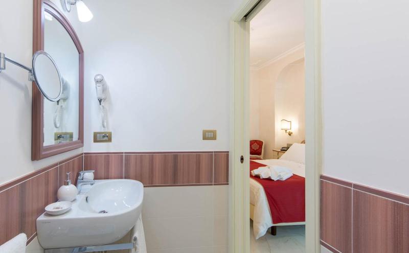 Double Room with Balcony image 2