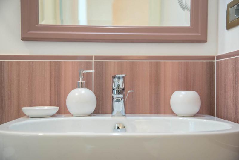 Double Room with Balcony image 3