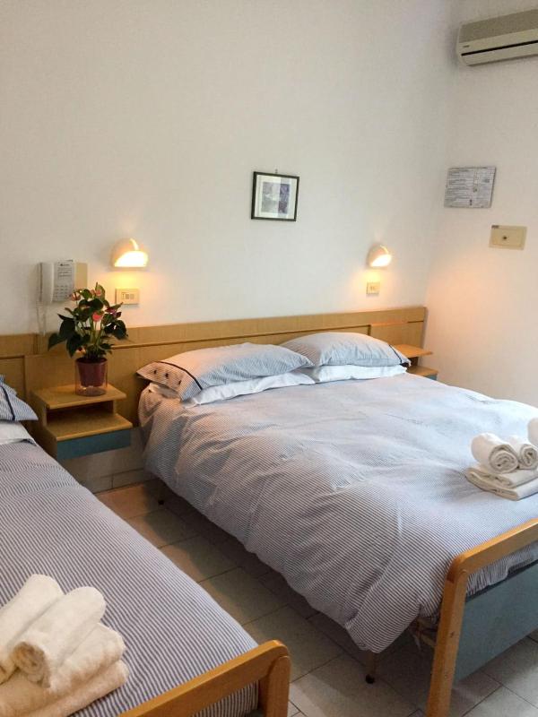 Triple Room with Private Bathroom image 2