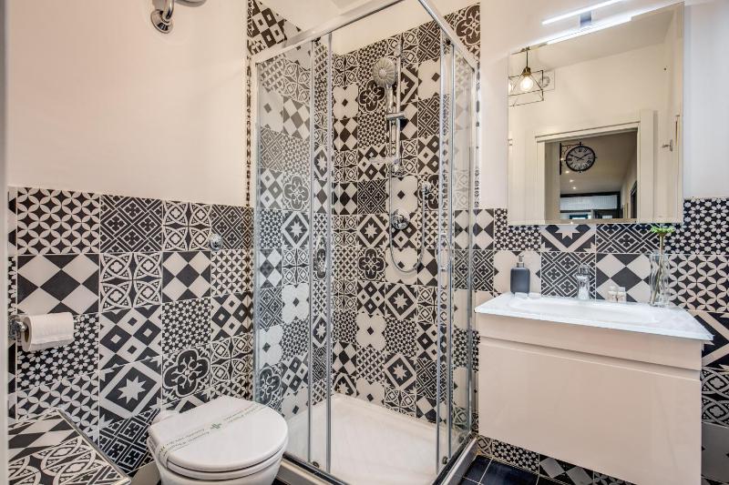 Triple Room with Private External Bathroom image 2