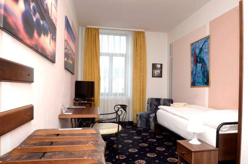 Comfort Single Room image 3