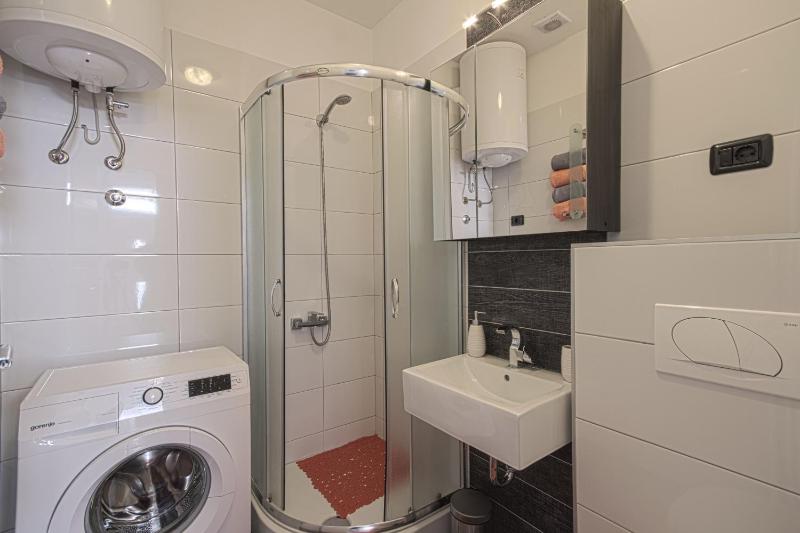 Three-Bedroom House image 4