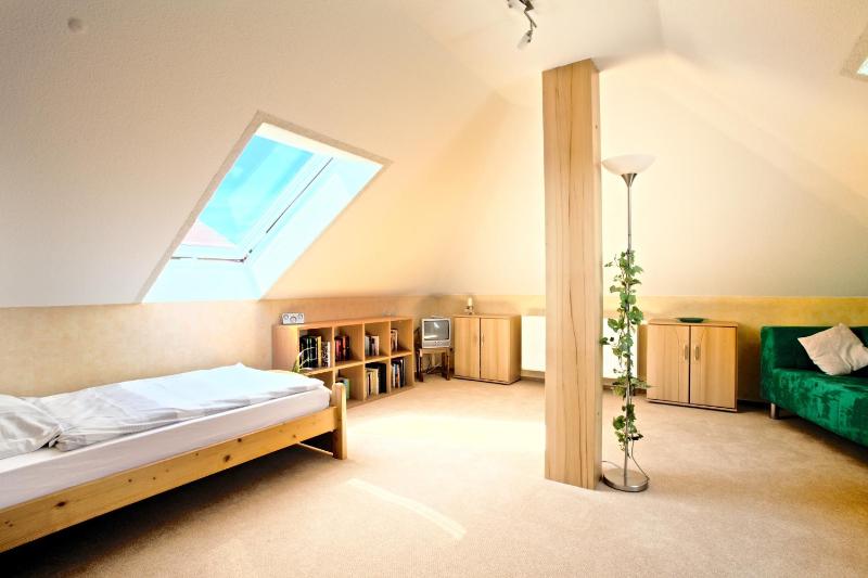 Standard Single Room with Shared Bathroom image 2