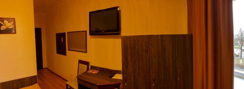 Triple Room with Shared Bathroom image 4