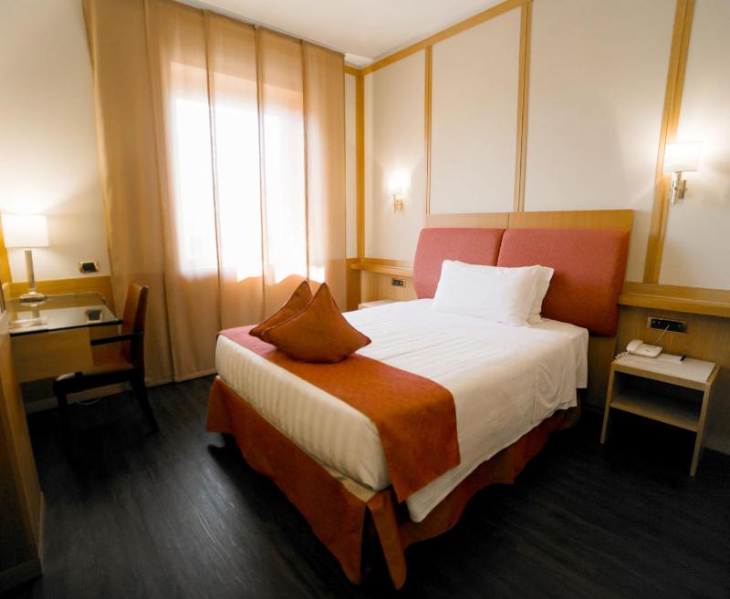 Economy Double Room image 4