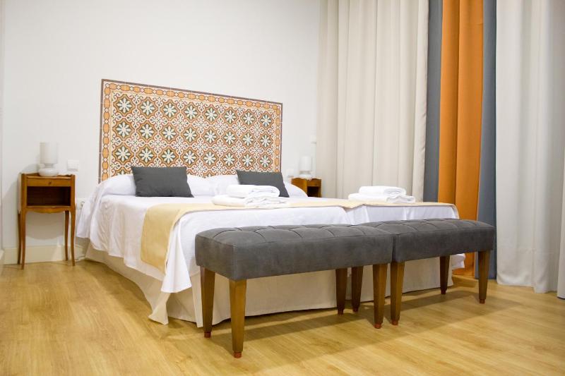 One-Bedroom Apartment (2 - 4 Adults) image 3