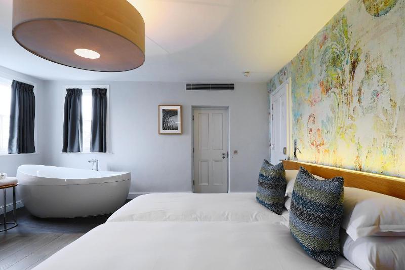 Club Deluxe Twin image 1