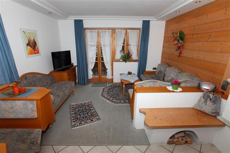 One-Bedroom Apartment image 4