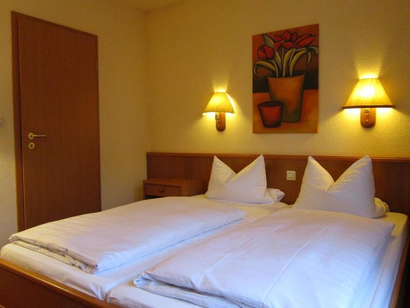 Double Room image 3