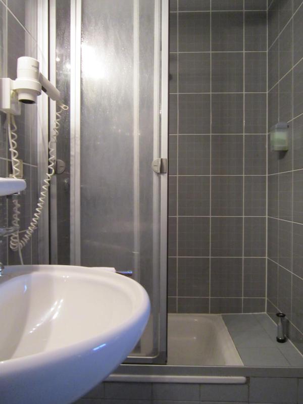 Double Room image 4