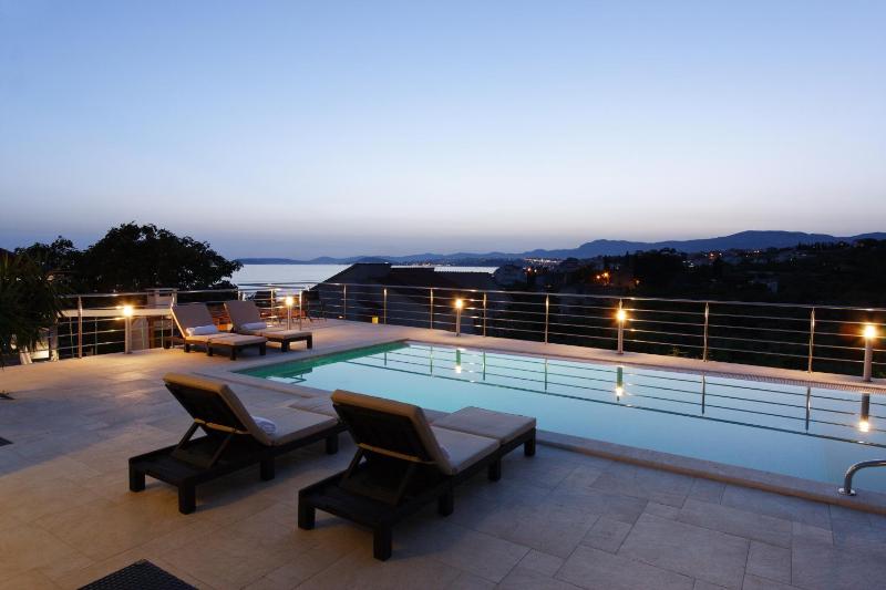 Four-Bedroom Villa with Private Pool image 4