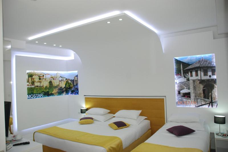 Economy Triple Room - No Window image 2