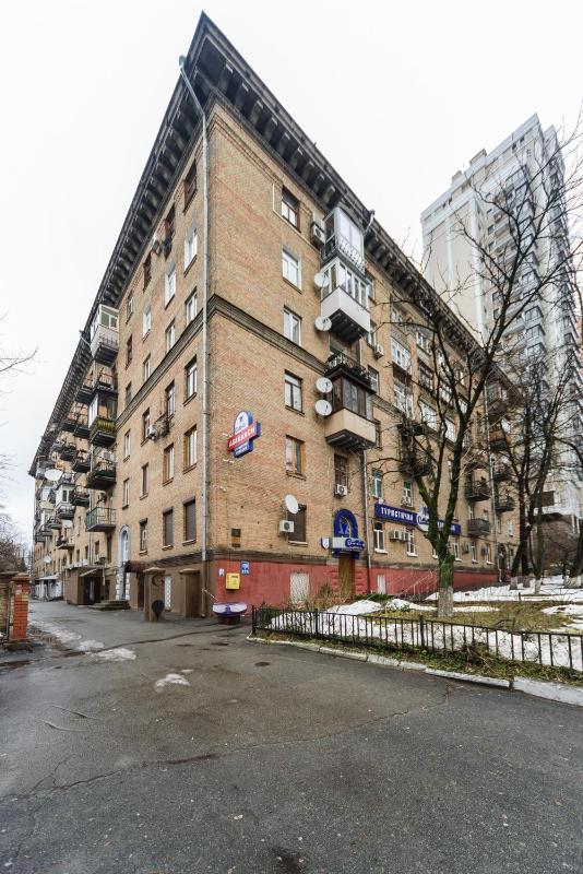 Apartment near Olympic Stadium - image 9