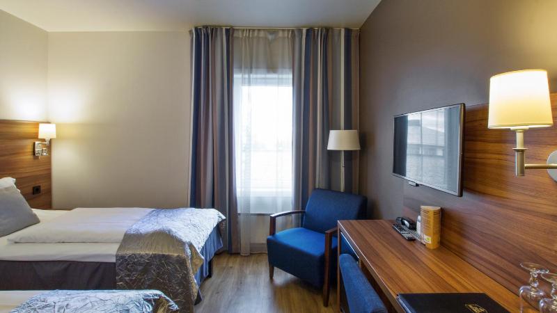 Standard Twin Room image 3