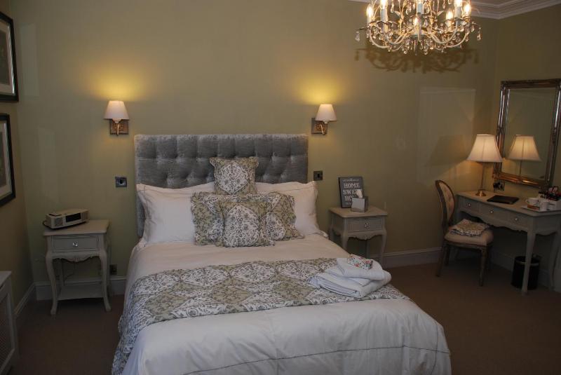 Deluxe King Room image 4