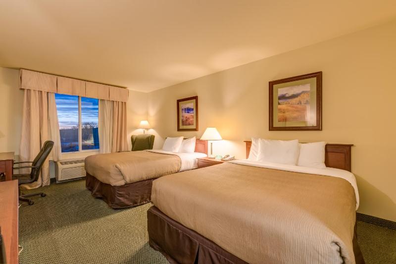 Queen Room with Two Queen Beds - Non-Smoking image 3