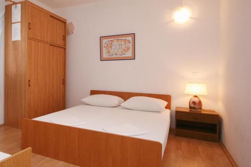 One-Bedroom Apartment with Terrace and Sea View image 3