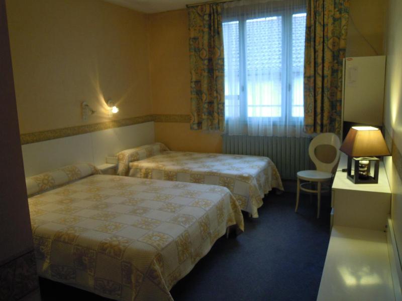 Triple Room with Private Bathroom image 1