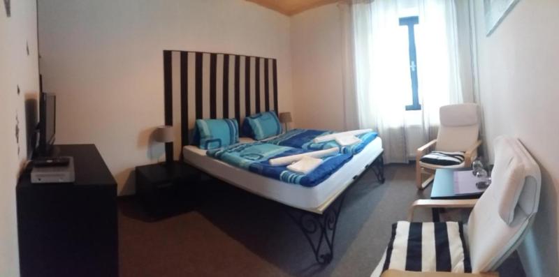 Double Room image 1