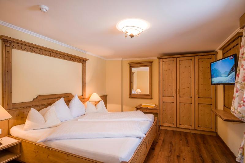 Small Double Room image 1