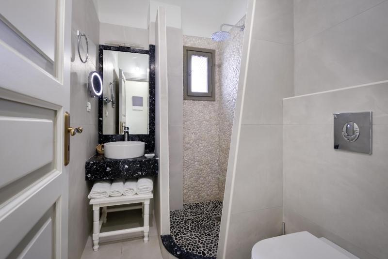 Superior Double or Twin Room with Sea View image 2