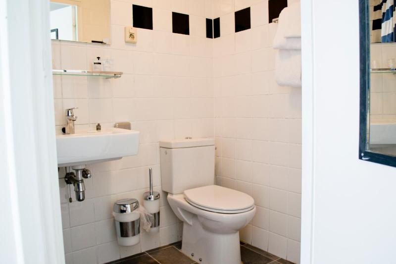 Double Room image 4