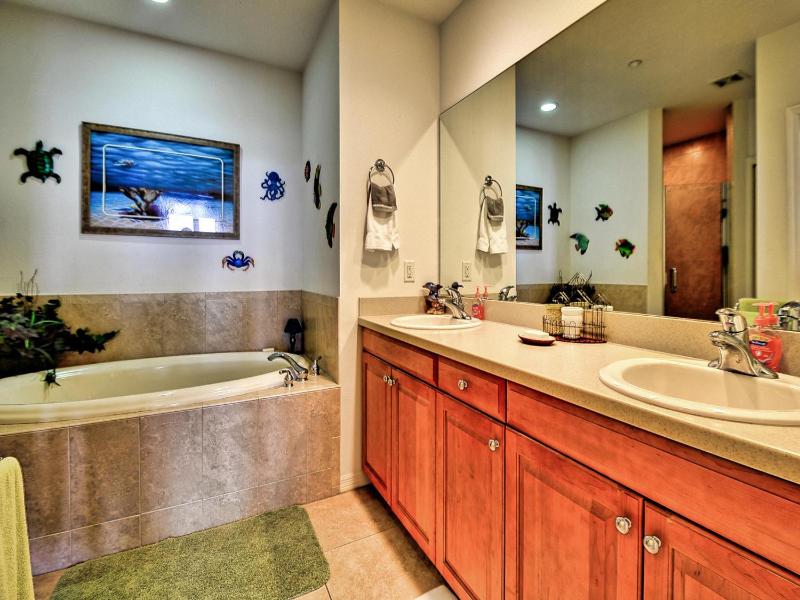 Harborview Grande 202 - image 21