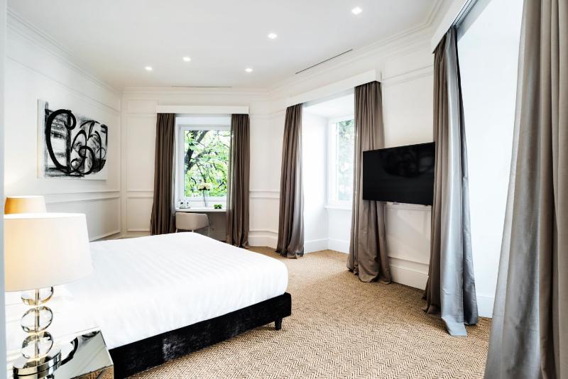 Suite with City View image 4