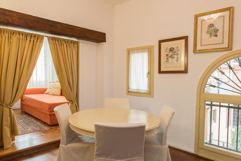 One-Bedroom Apartment image 3