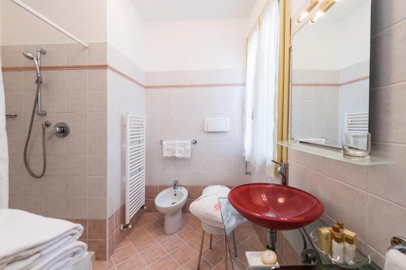 One-Bedroom Apartment image 2