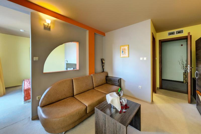 One-Bedroom Suite with Balcony image 2