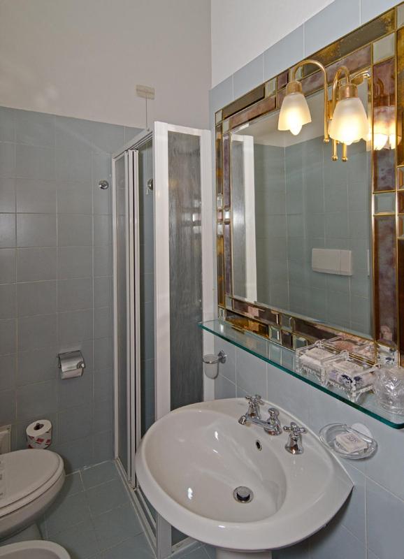 Small Double Room image 3