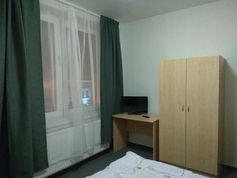Double Room image 3