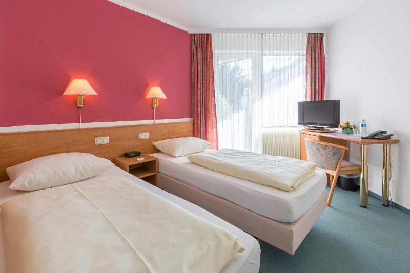 Deluxe Double Room with Balcony image 2