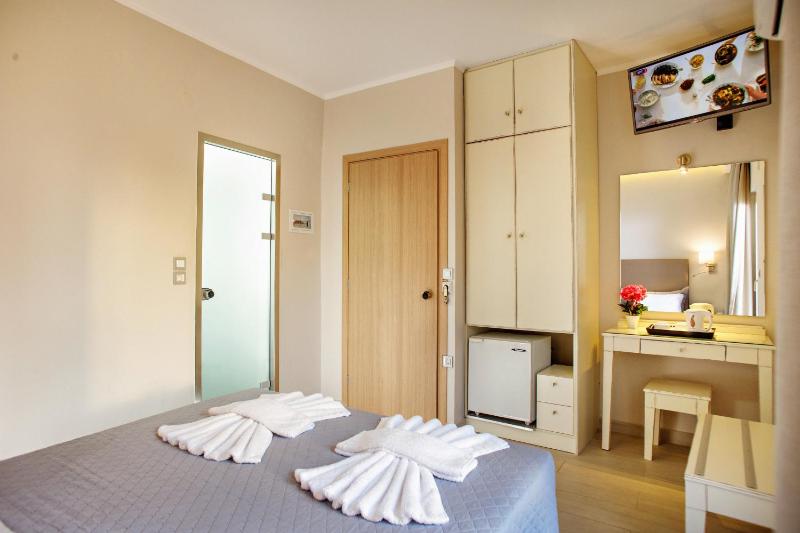 Standard Double Room image 3