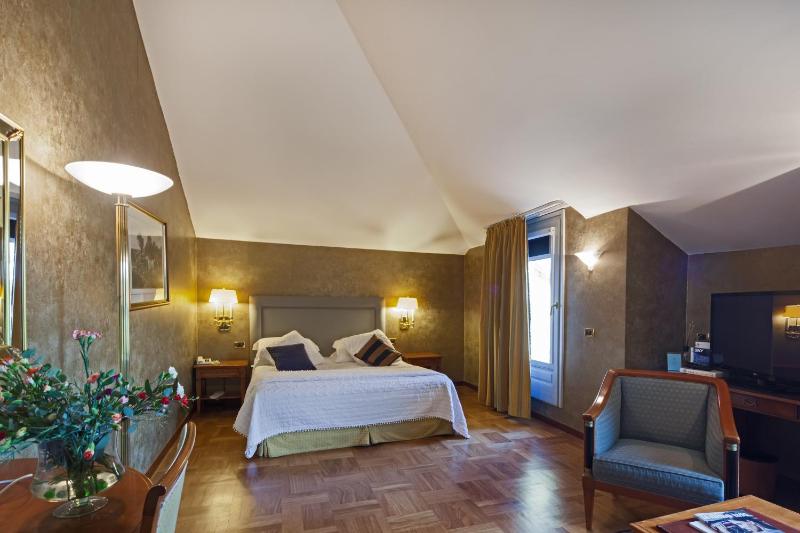 Family Two-Bedroom Suite image 4