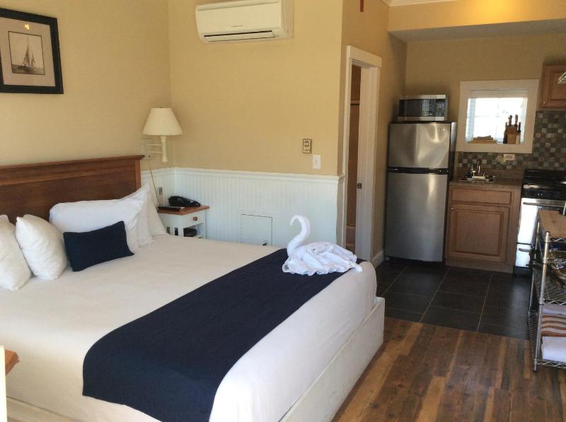 King Room with Balcony image 2